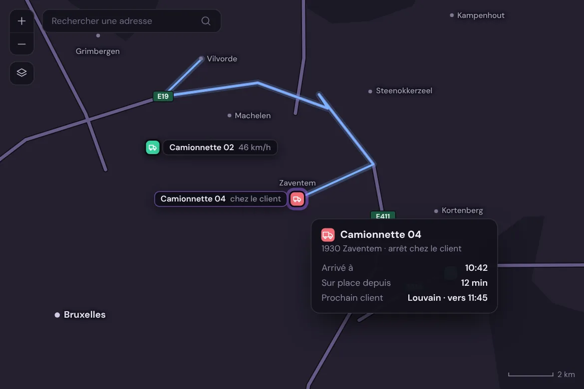 Camionnette arrêtée chez un client, avec l’heure d’arrivée
